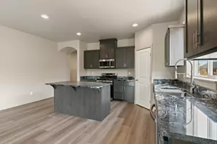 3236 NW Dogwood Ave, Redmond, OR 97756 - Photo 9