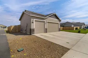 280 NW Double Eagle Ave, Madras, OR 97741 - Photo 3