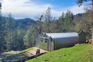 18525 E Evans Creek Rd, Rogue River, OR 97537 - Photo 5