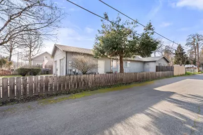 408 SE 10th Street, Grants Pass, OR 97526 - Photo 5