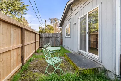 408 SE 10th Street, Grants Pass, OR 97526 - Photo 15