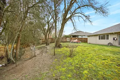 884 Mendolia Way, Central Point, OR 97502 - Photo 25