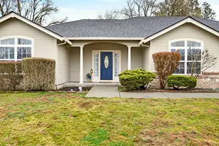 884 Mendolia Way, Central Point, OR 97502 - Photo 3