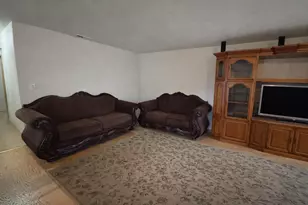 1283 Far W Ave, Central Point, OR 97502 - Photo 3