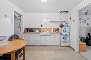 3614 Summers Ln, Klamath Falls, OR 97603 - Photo 5