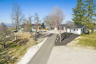 3320 North Foothill Road, Medford, OR 97504 - Photo 5