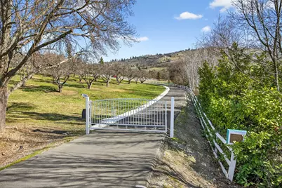 3320 N Foothill Road, Medford, OR 97504 - Photo 89