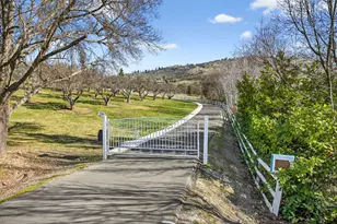3320 North Foothill Road, Medford, OR 97504 - Photo 89
