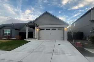 2474 NW Kingwood Ave, Redmond, OR 97756 - Photo 3