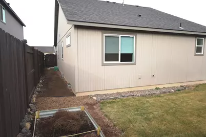 2474 NW Kingwood Avenue, Redmond, OR 97756 - Photo 15