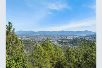 3601 Campus View Drive, Grants Pass, OR 97527 - Photo 11