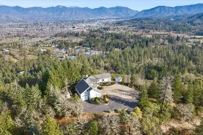 3601 Campus View Drive, Grants Pass, OR 97527 - Photo 3