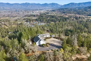 3601 Campus View Dr, Grants Pass, OR 97527 - Photo 3