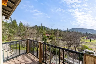 252 Frontier Lane, Grants Pass, OR 97526 - Photo 3