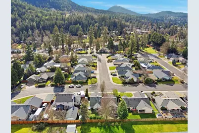 2074 SE Kayleigh Way, Grants Pass, OR 97526 - Photo 55