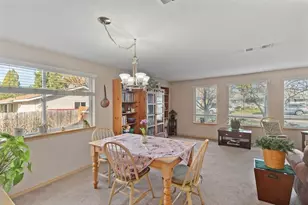 1116 SW Spruce St, Grants Pass, OR 97526 - Photo 9