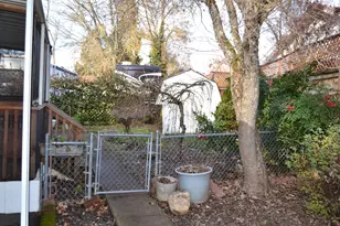 285 Lakeview Dr, Grants Pass, OR 97526 - Photo 3