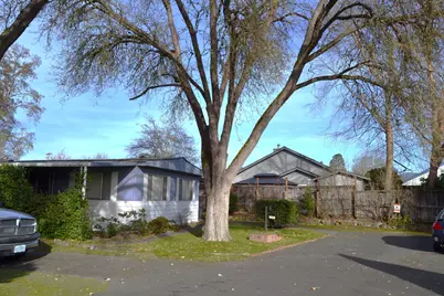 285 Lakeview Drive, Grants Pass, OR 97526 - Photo 1