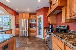 3821 Sherwood Park Dr, Medford, OR 97504 - Photo 9