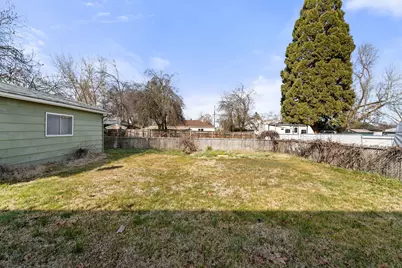 1124 Mt Pitt Avenue, Medford, OR 97501 - Photo 23