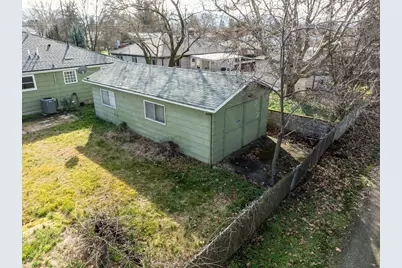 1124 Mt Pitt Avenue, Medford, OR 97501 - Photo 31