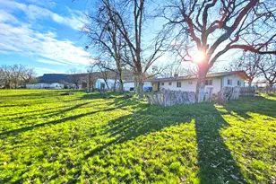 11220 Duggan Rd, Central Point, OR 97502 - Photo 1