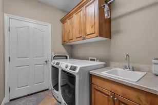 752 Crystal Falls Ct, Redmond, OR 97756 - Photo 33