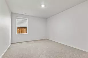 567 Black Bear Dr, Medford, OR 97501 - Photo 13