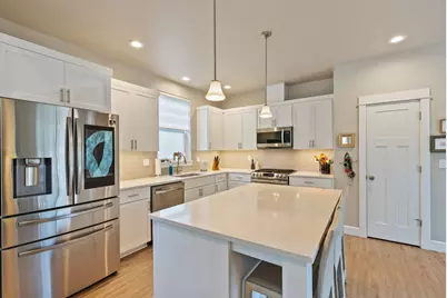 1078 E Black Butte Avenue, Sisters, OR 97759 - Photo 3