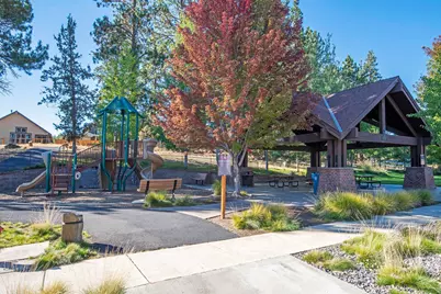 1078 E Black Butte Avenue, Sisters, OR 97759 - Photo 9