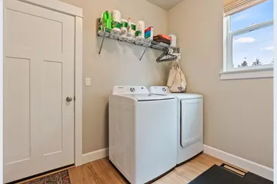 1078 E Black Butte Avenue, Sisters, OR 97759 - Photo 29