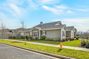 1319 Utah Dr, Medford, OR 97504 - Photo 3