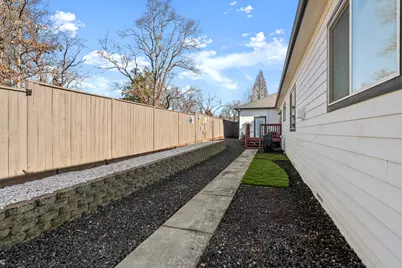 875 N Mountain Avenue, Central Point, OR 97502 - Photo 39