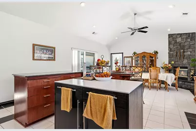 875 N Mountain Avenue, Central Point, OR 97502 - Photo 13