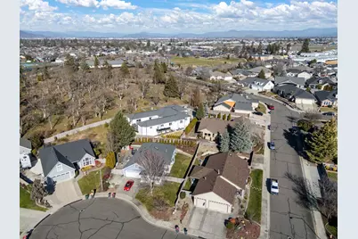 875 N Mountain Avenue, Central Point, OR 97502 - Photo 55