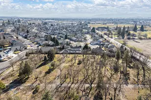 875 N Mountain Ave, Central Point, OR 97502 - Photo 57