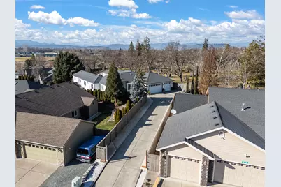 875 N Mountain Avenue, Central Point, OR 97502 - Photo 45