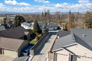 875 N Mountain Ave, Central Point, OR 97502 - Photo 45