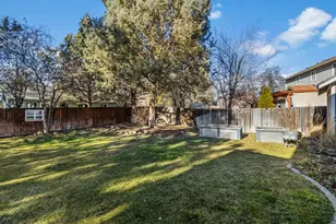 955 NE Locksley Dr, Bend, OR 97701 - Photo 35