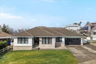 2921 Amblegreen Dr, Medford, OR 97504 - Photo 1