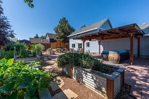 804 NE Providence Dr, Bend, OR 97701 - Photo 35