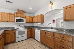 8212 Kestrel Way, White City, OR 97503 - Photo 5