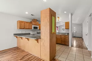 8212 Kestrel Way, White City, OR 97503 - Photo 9