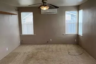 1720 SW Bridge St, Grants Pass, OR 97526 - Photo 5