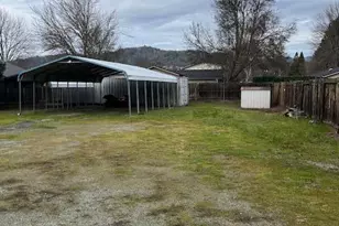 1720 SW Bridge St, Grants Pass, OR 97526 - Photo 25