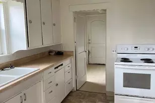 1720 SW Bridge St, Grants Pass, OR 97526 - Photo 7