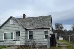 1720 SW Bridge St, Grants Pass, OR 97526 - Photo 1