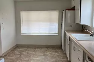 1720 SW Bridge St, Grants Pass, OR 97526 - Photo 9