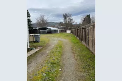 1720 SW Bridge Street, Grants Pass, OR 97526 - Photo 29