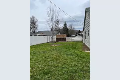 1720 SW Bridge Street, Grants Pass, OR 97526 - Photo 3